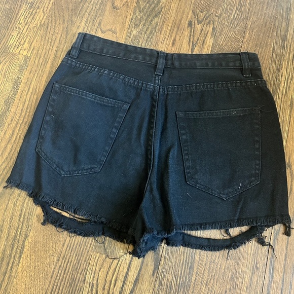Signature Nordstrom Distressed Cutoff Shorts - Picture 4 of 5